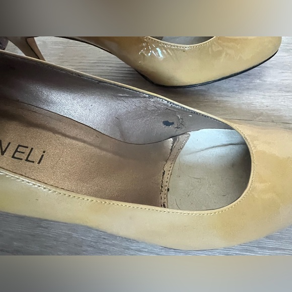 Vaneli Pump yellow gold size 9 shoe - Picture 5 of 7